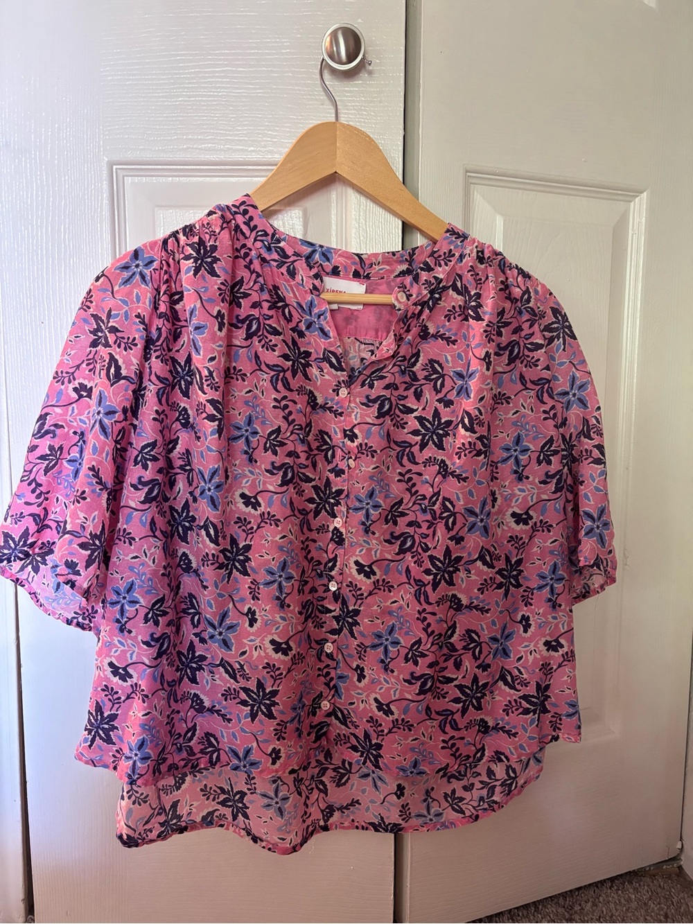 XiRENA Pink Floral Button-Front Blouse